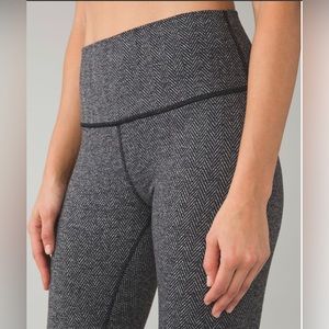 Lululemon High Times 7/8 leggings in Herringbone Heathered Black  size 8